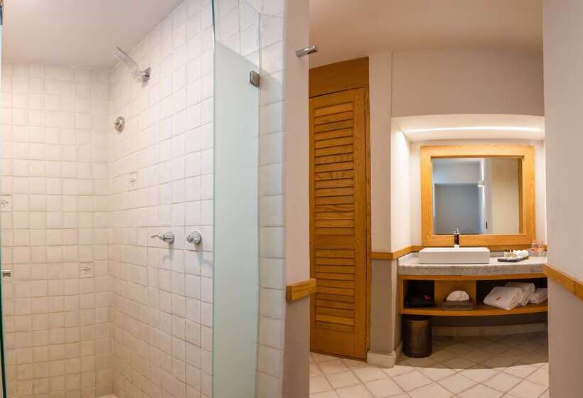 Отель Hacienda Jurica By Brisas