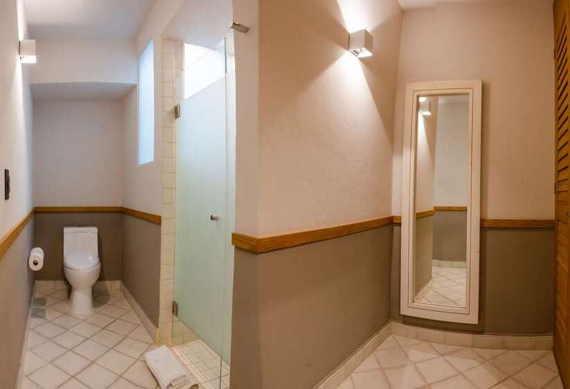 Отель Hacienda Jurica By Brisas