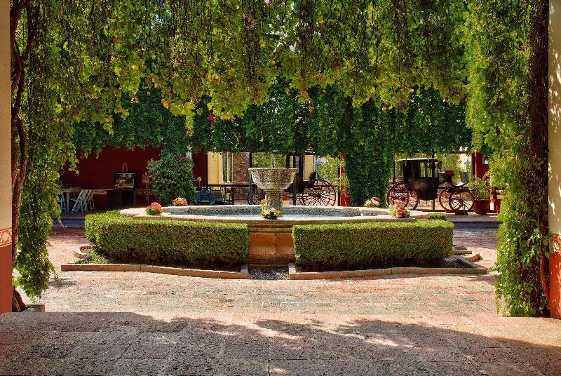 Отель Hacienda Jurica By Brisas