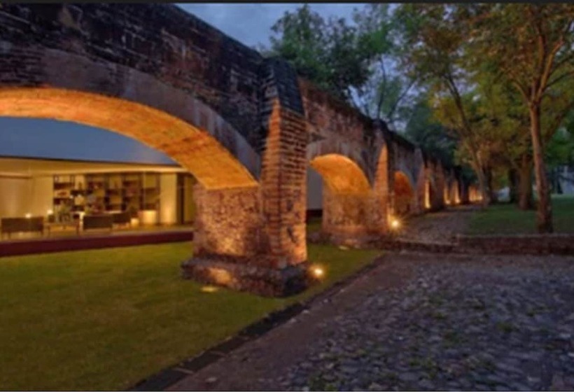 Отель Hacienda Jurica By Brisas