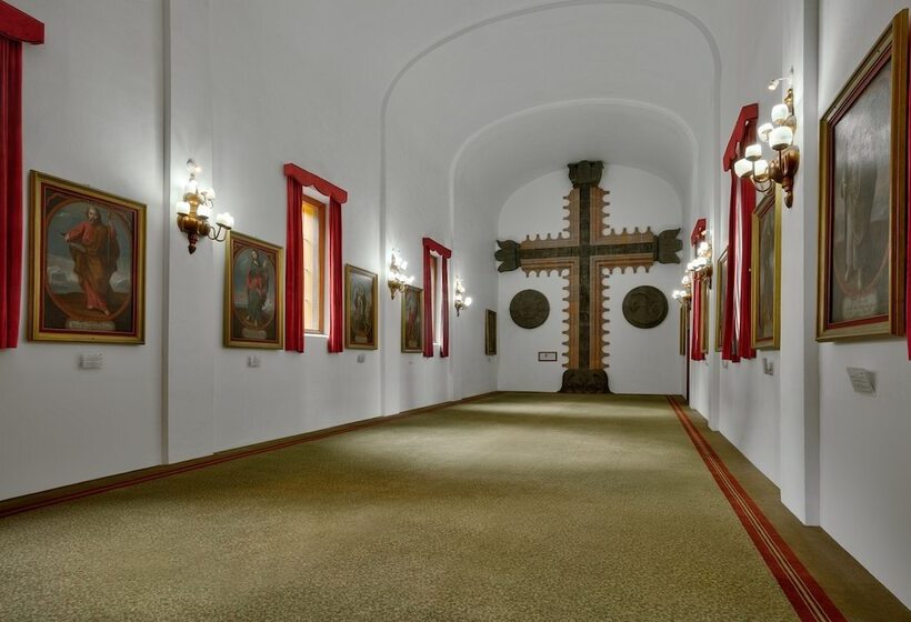 Отель Hacienda Jurica By Brisas