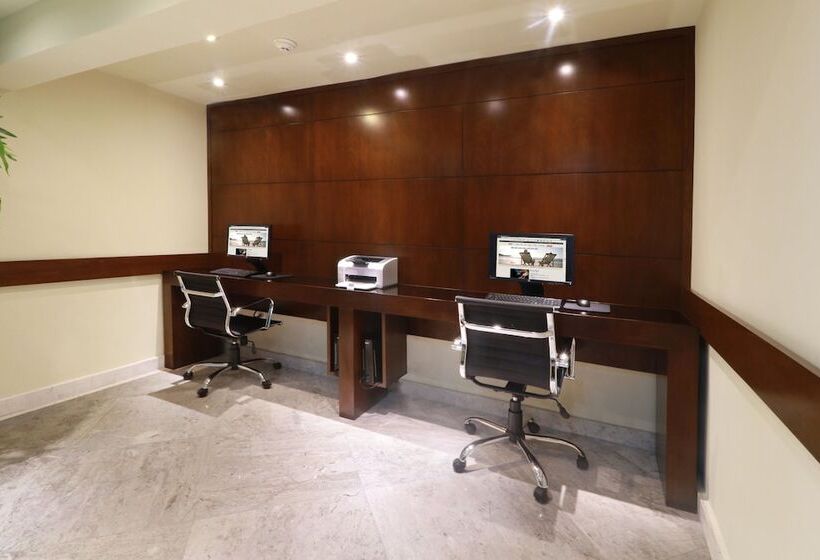 ホテル Holiday Inn Monterrey Norte, An Ihg