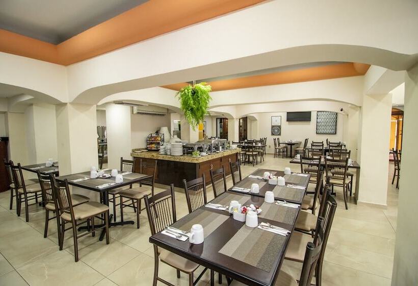 ホテル Howard Johnson By Wyndham Veracruz