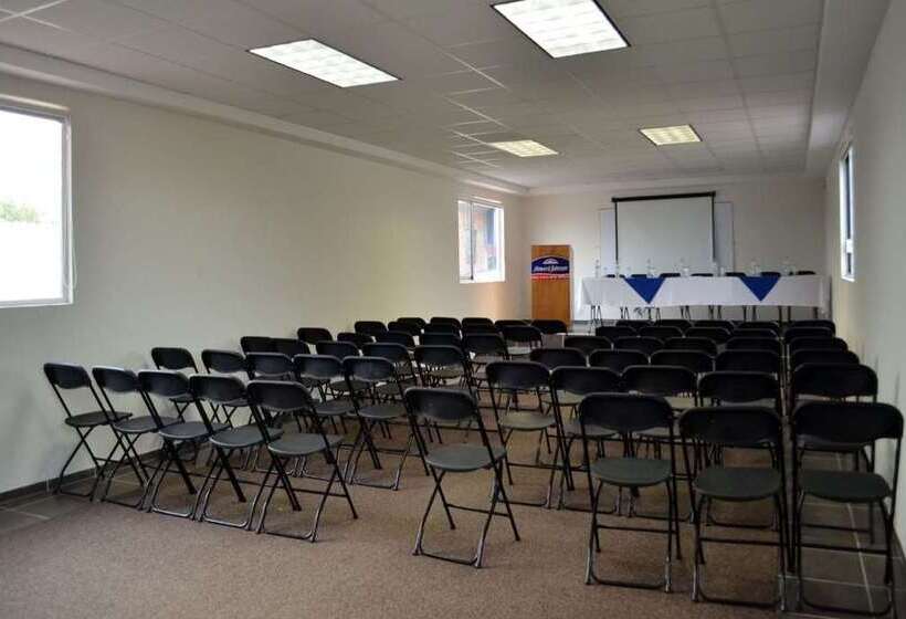 酒店 Howard Johnson By Wyndham Morelia Calle Real