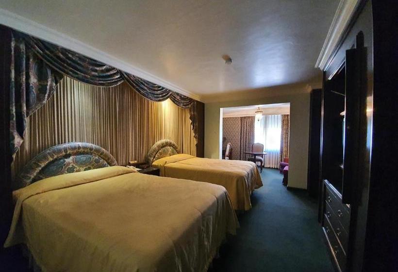 Отель Capital O La Estancia