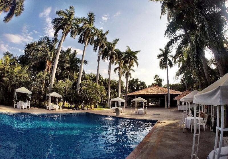 Отель Inhouse Select Hacienda Tres Rios