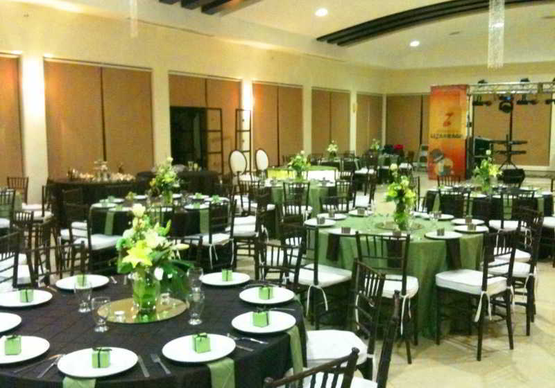 Отель Inhouse Select Hacienda Tres Rios