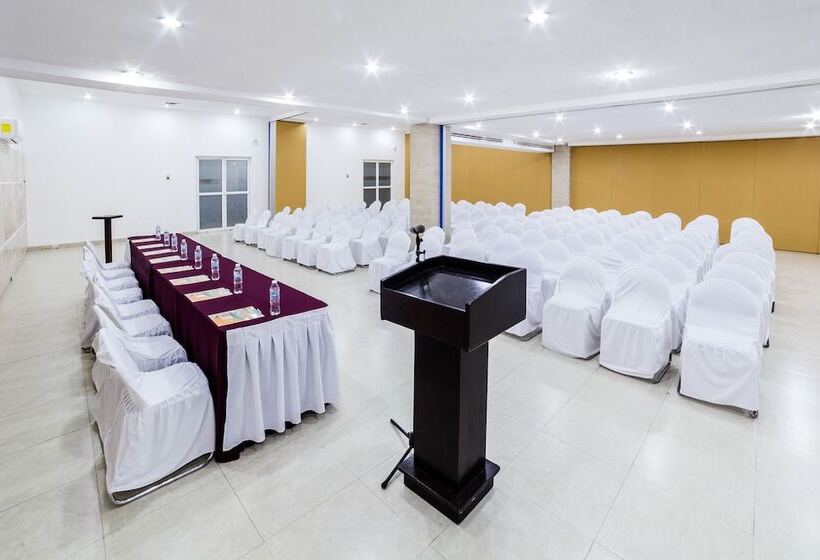 Отель Maria Del Carmen