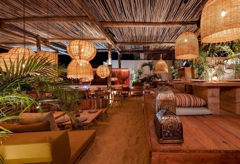 Отель Me Cabo By Meliá