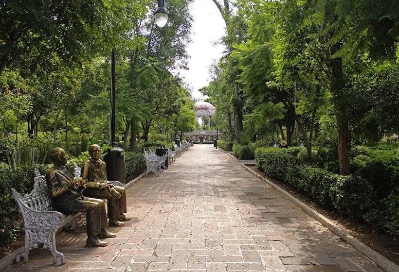 هتل Medrano Temáticas And Business Rooms Aguascalientes