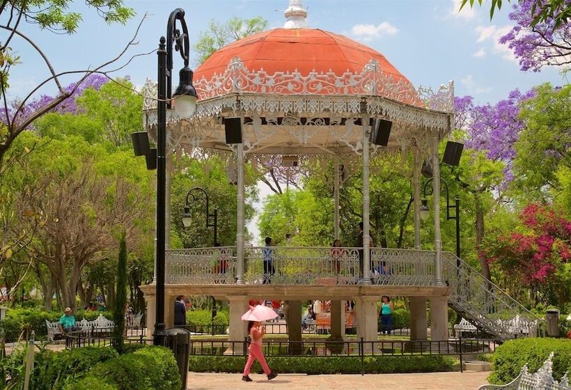 هتل Medrano Temáticas And Business Rooms Aguascalientes