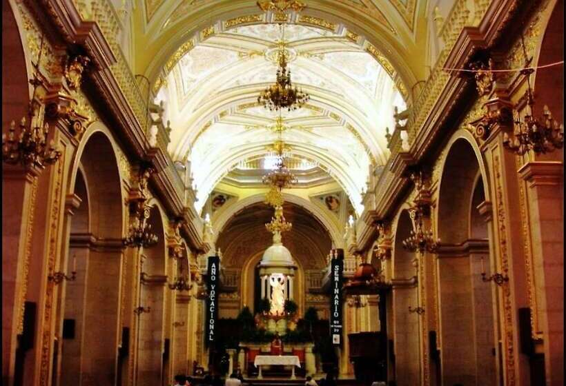 هتل Medrano Temáticas And Business Rooms Aguascalientes