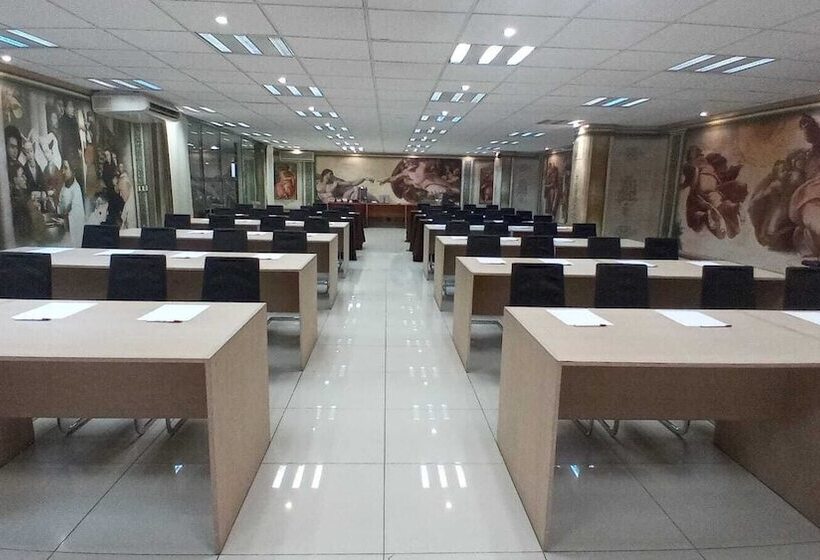 هتل Medrano Temáticas And Business Rooms Aguascalientes