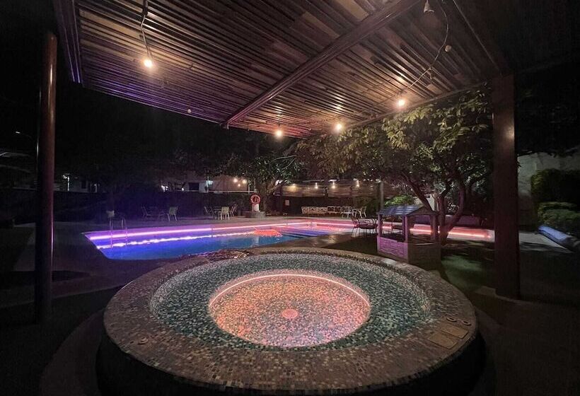 هتل Medrano Temáticas And Business Rooms Aguascalientes