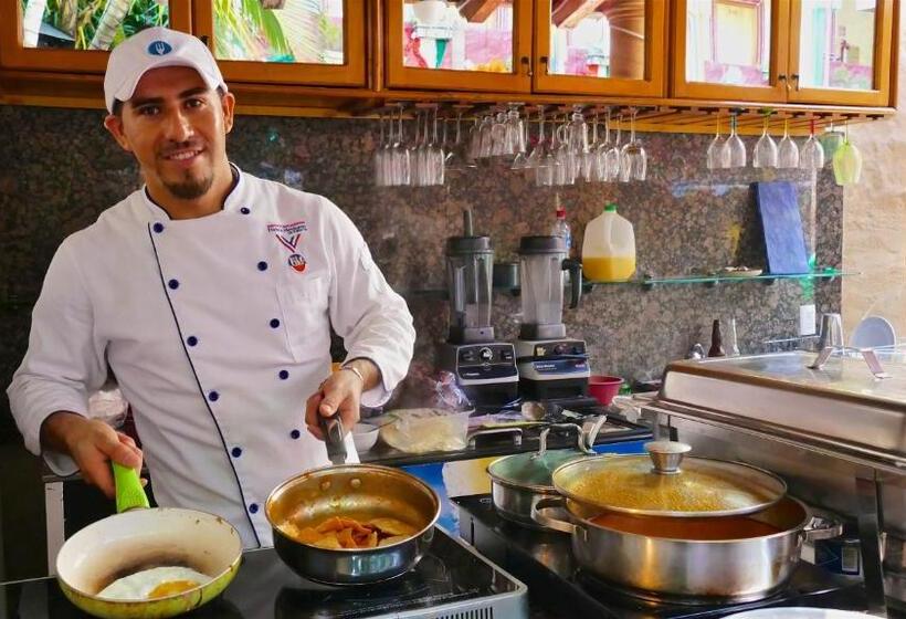 فندق Mercurio   Caters To Gay Men