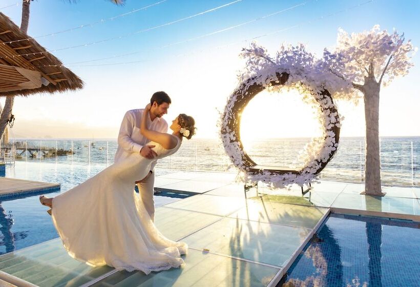 酒店 Playa Los Arcos Beach Resort