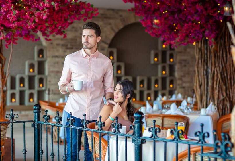 酒店 Playa Los Arcos Beach Resort