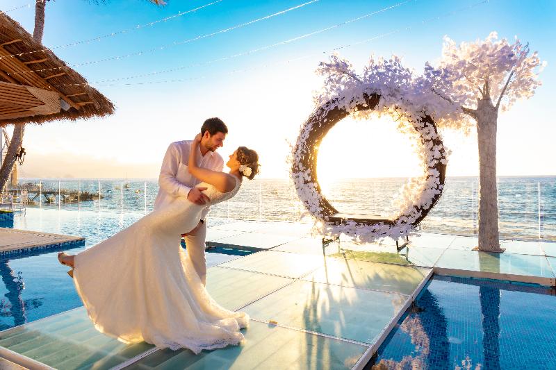 酒店 Playa Los Arcos Beach Resort