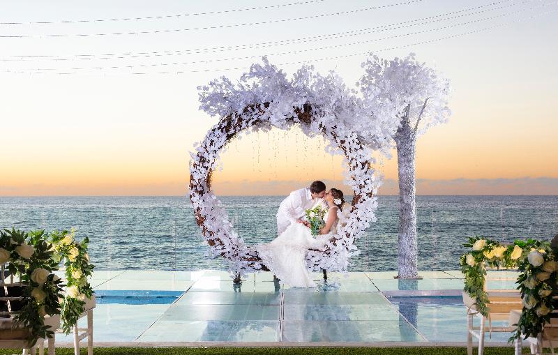 酒店 Playa Los Arcos Beach Resort