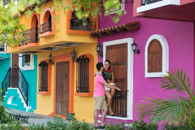 酒店 Playa Los Arcos Beach Resort