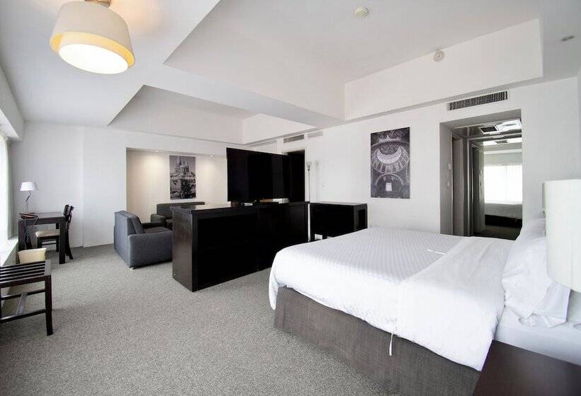 Отель Plaza Génova Centro