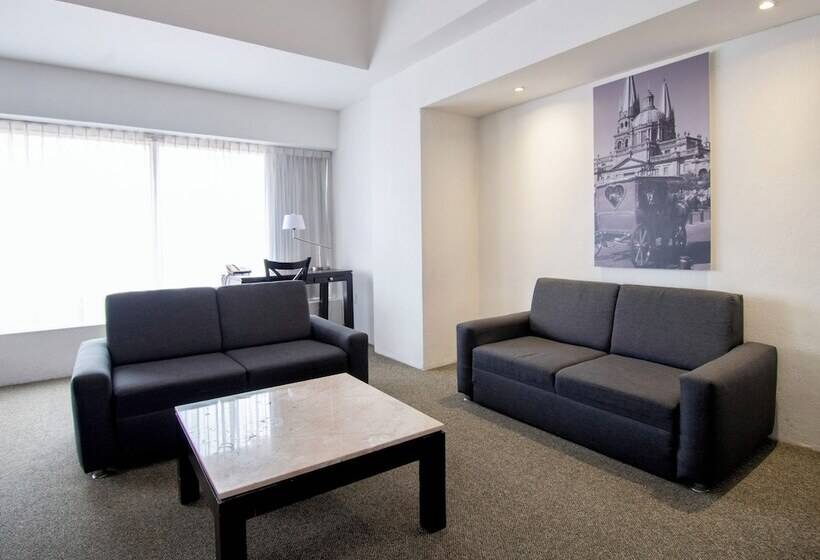 Отель Plaza Génova Centro