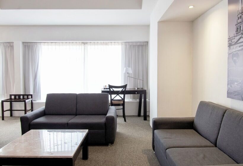 Отель Plaza Génova Centro