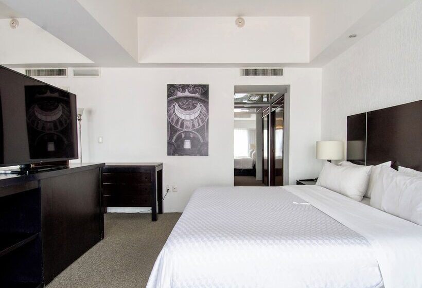 Отель Plaza Génova Centro