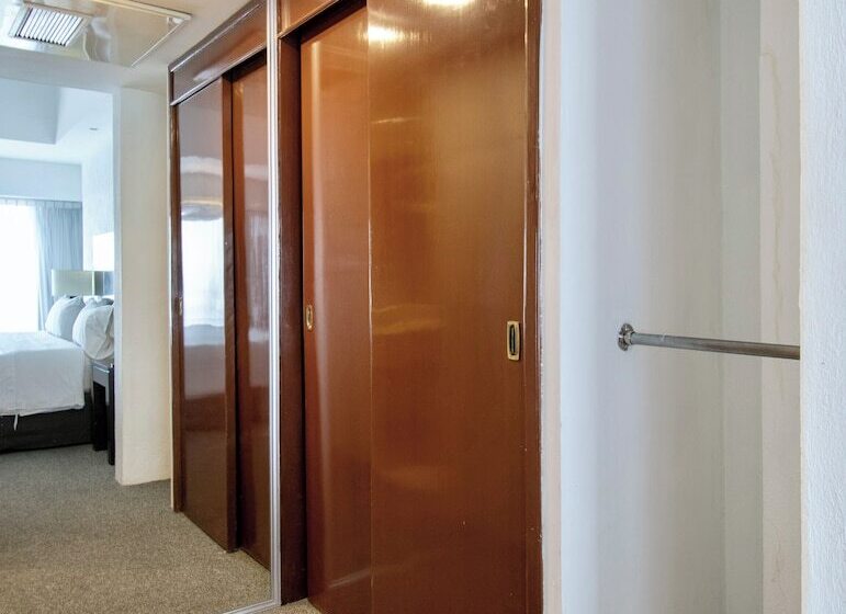 Отель Plaza Génova Centro