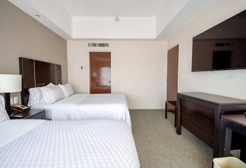 Отель Plaza Génova Centro