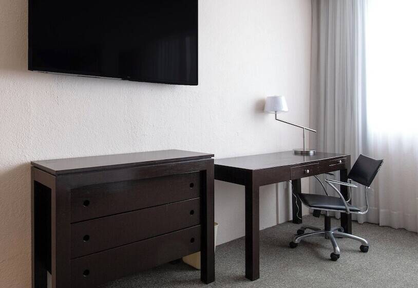 Отель Plaza Génova Centro