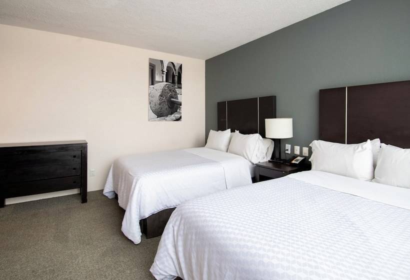 Отель Plaza Génova Centro