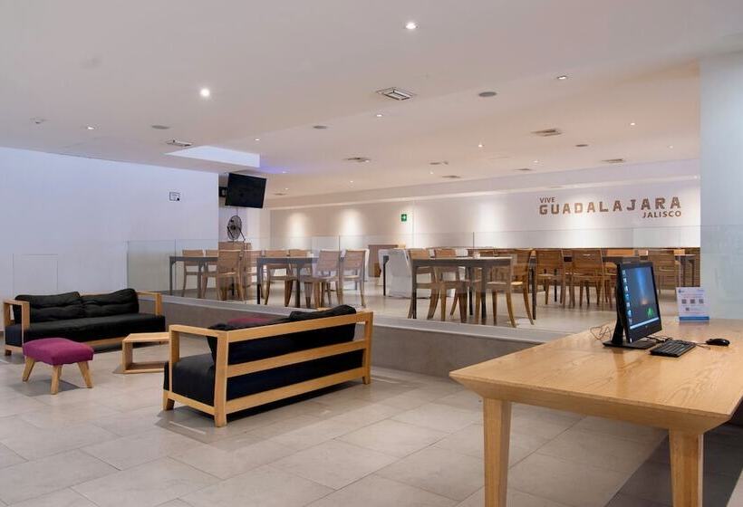 Отель Plaza Génova Centro