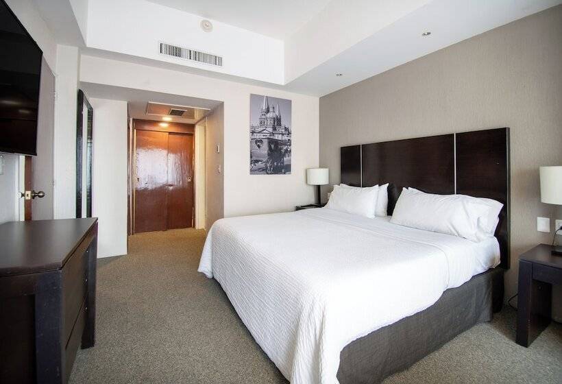 Отель Plaza Génova Centro