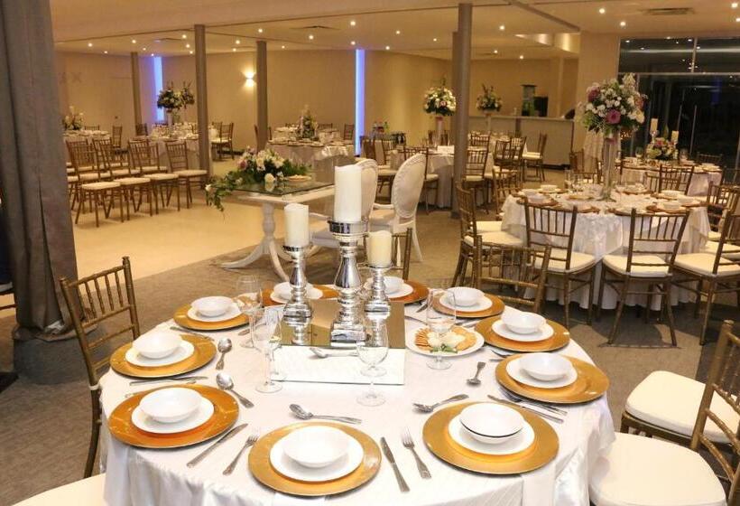 בית מלון כפרי Wyndham Garden Los Mochis Plaza Inn