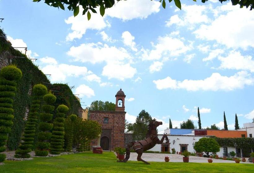 هتل Posada De La Aldea