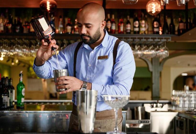 هتل Qawra Palace Resort & Spa