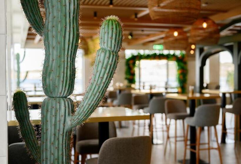 هتل Qawra Palace Resort & Spa