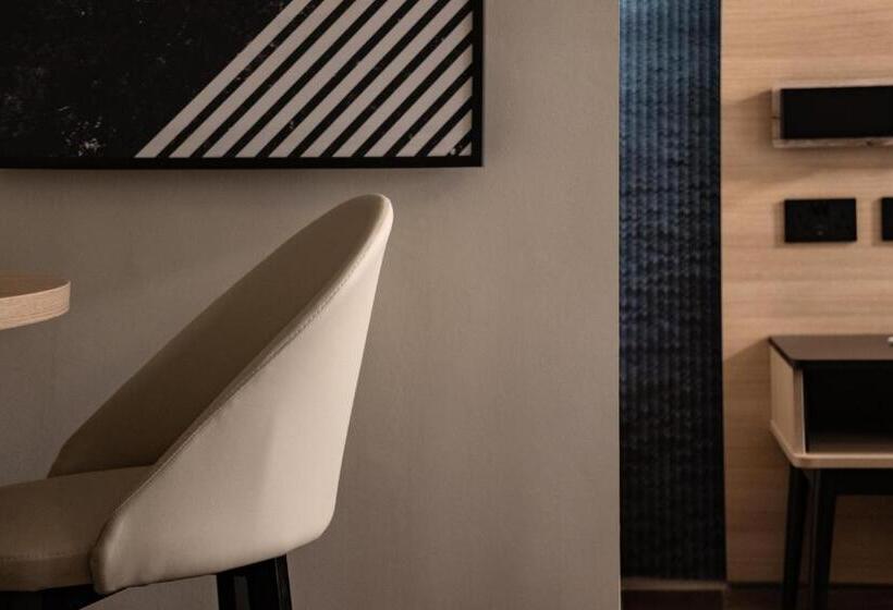 هتل Qawra Palace Resort & Spa