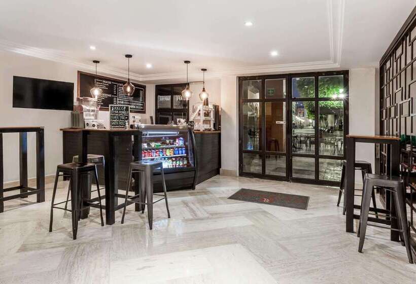 酒店 Ramada Plaza By Wyndham Leon