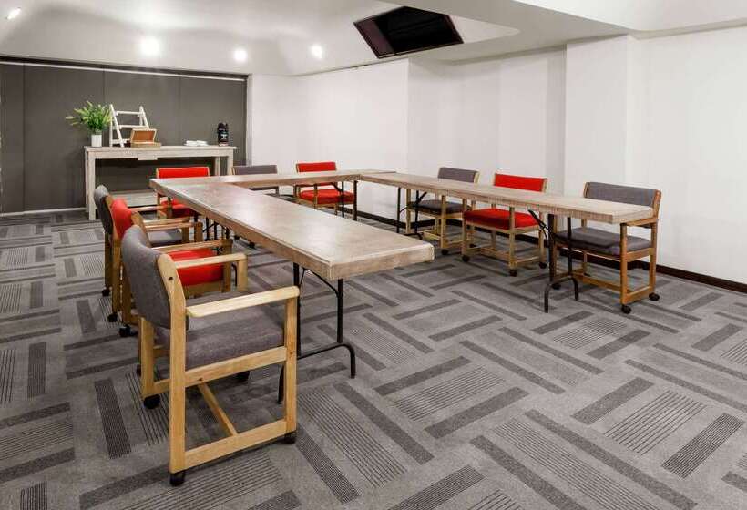 酒店 Ramada Plaza By Wyndham Leon