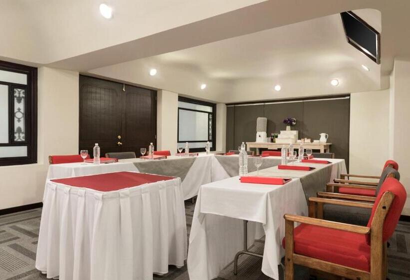 酒店 Ramada Plaza By Wyndham Leon