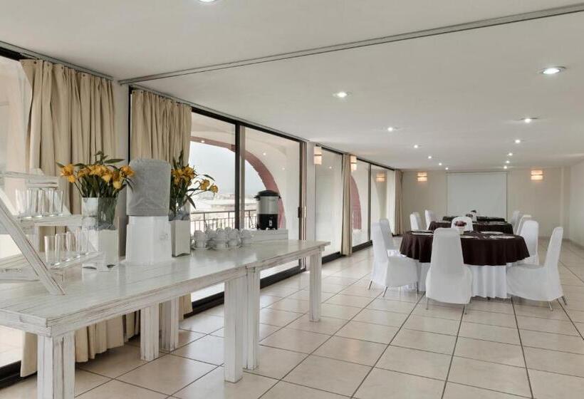 酒店 Ramada Plaza By Wyndham Leon