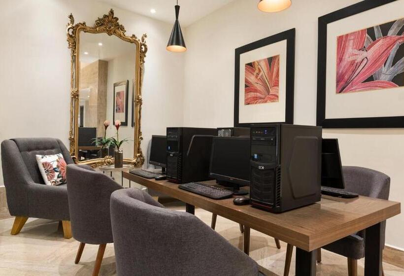 酒店 Ramada Plaza By Wyndham Leon