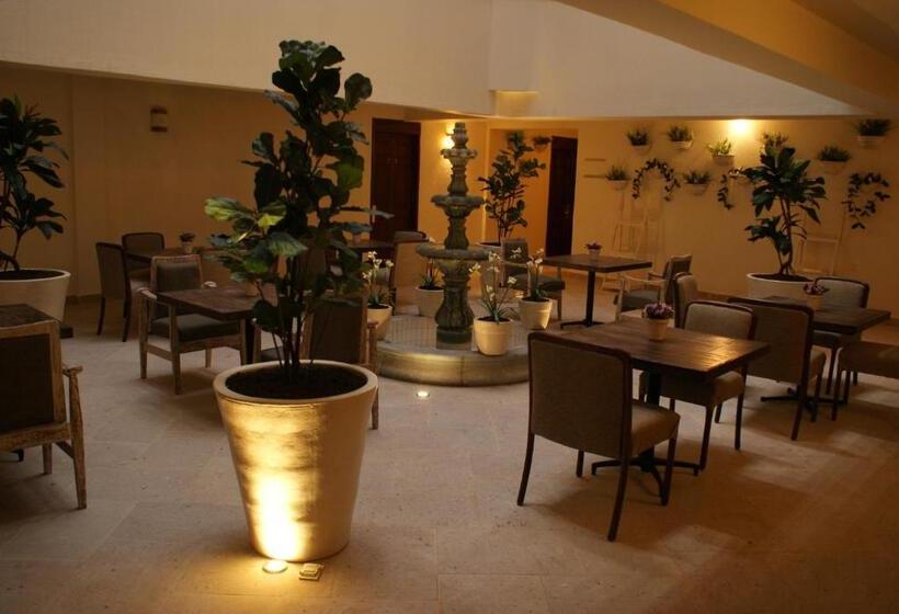 酒店 Ramada Plaza By Wyndham Leon