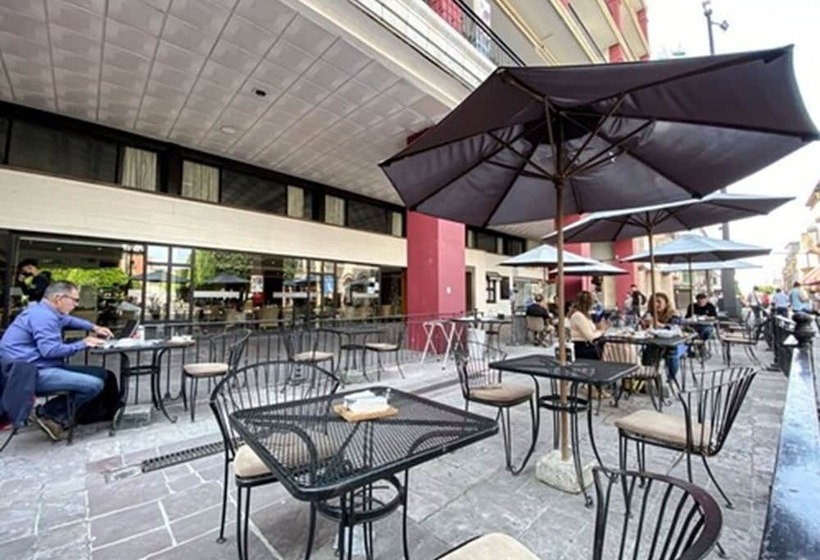 酒店 Ramada Plaza By Wyndham Leon