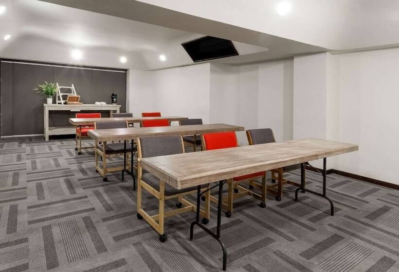 酒店 Ramada Plaza By Wyndham Leon