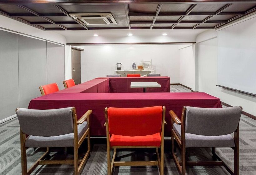 酒店 Ramada Plaza By Wyndham Leon