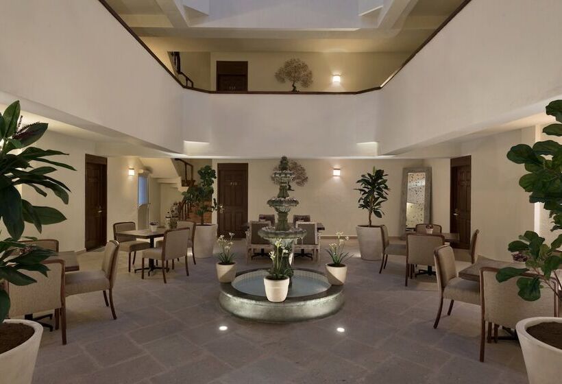 酒店 Ramada Plaza By Wyndham Leon