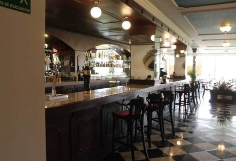 酒店 Ramada Plaza By Wyndham Leon